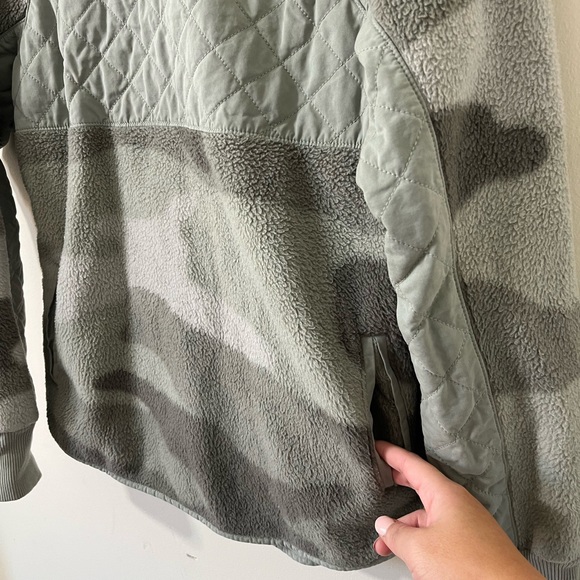Abercrombie & Fitch Asymmetrical Snap-Up Green Camo Fleece Size XS - Picture 5 of 8